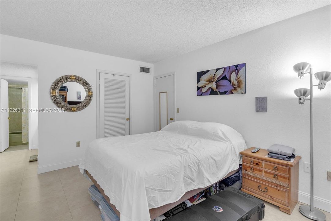 На продажу: $179,999 (1 спален, 1 ванн, 820 Квадратных фут)