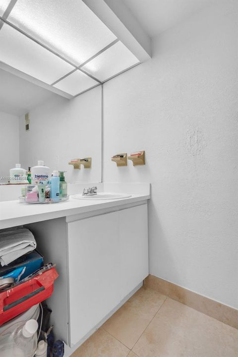 На продажу: $179,999 (1 спален, 1 ванн, 820 Квадратных фут)