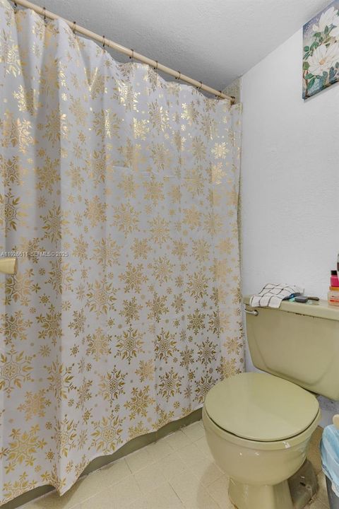 На продажу: $179,999 (1 спален, 1 ванн, 820 Квадратных фут)