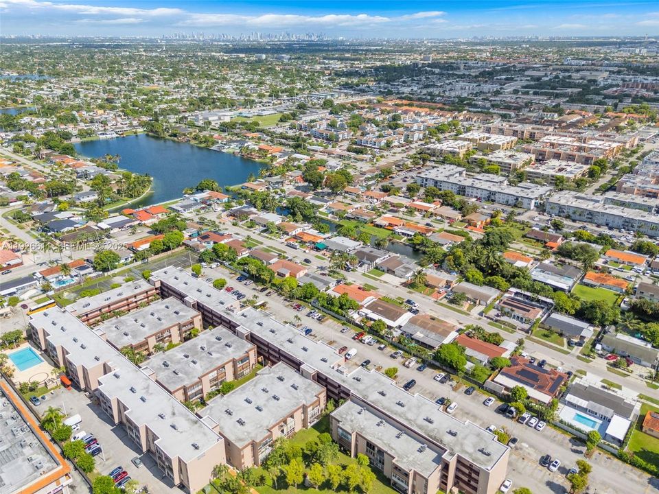 На продажу: $179,999 (1 спален, 1 ванн, 820 Квадратных фут)