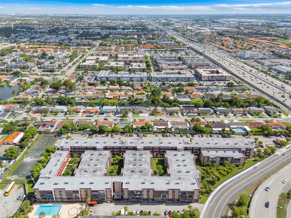 На продажу: $179,999 (1 спален, 1 ванн, 820 Квадратных фут)