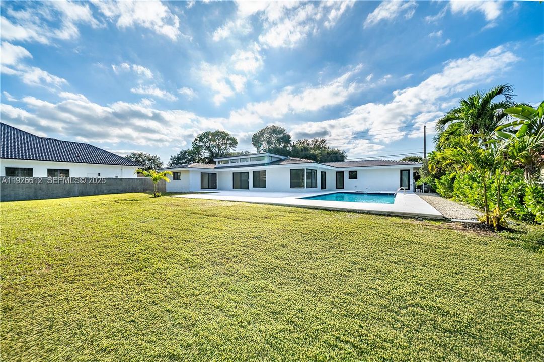 En Venta: $2,000,000 (4 camas, 3 baños, 2957 Pies cuadrados)