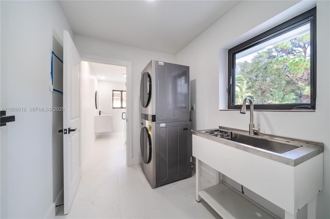 En Venta: $2,000,000 (4 camas, 3 baños, 2957 Pies cuadrados)