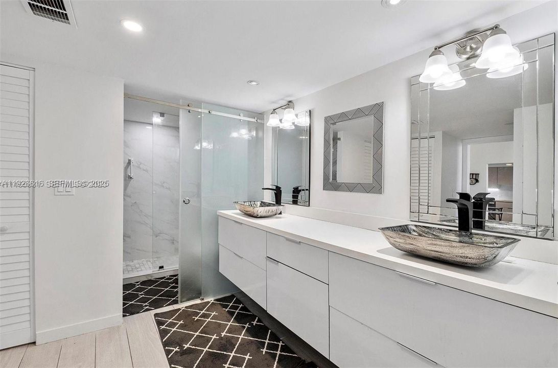 В аренду: $5,000 (2 спален, 2 ванн, 1357 Квадратных фут)