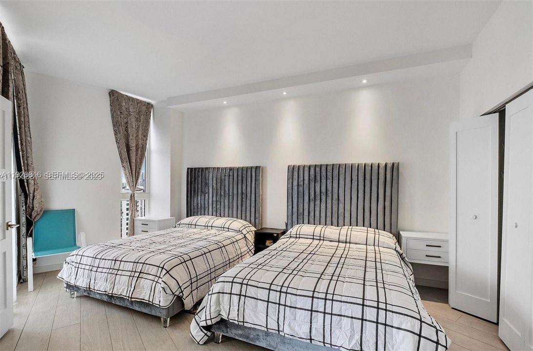 В аренду: $5,000 (2 спален, 2 ванн, 1357 Квадратных фут)