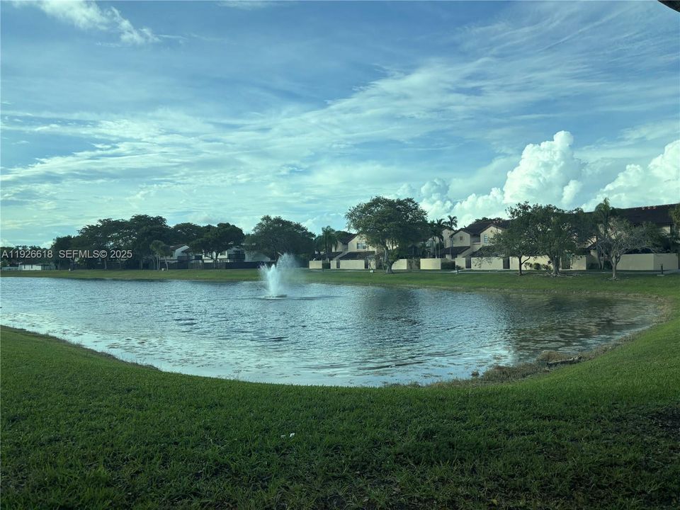 For Rent: $2,500 (2 beds, 2 baths, 1253 Square Feet)