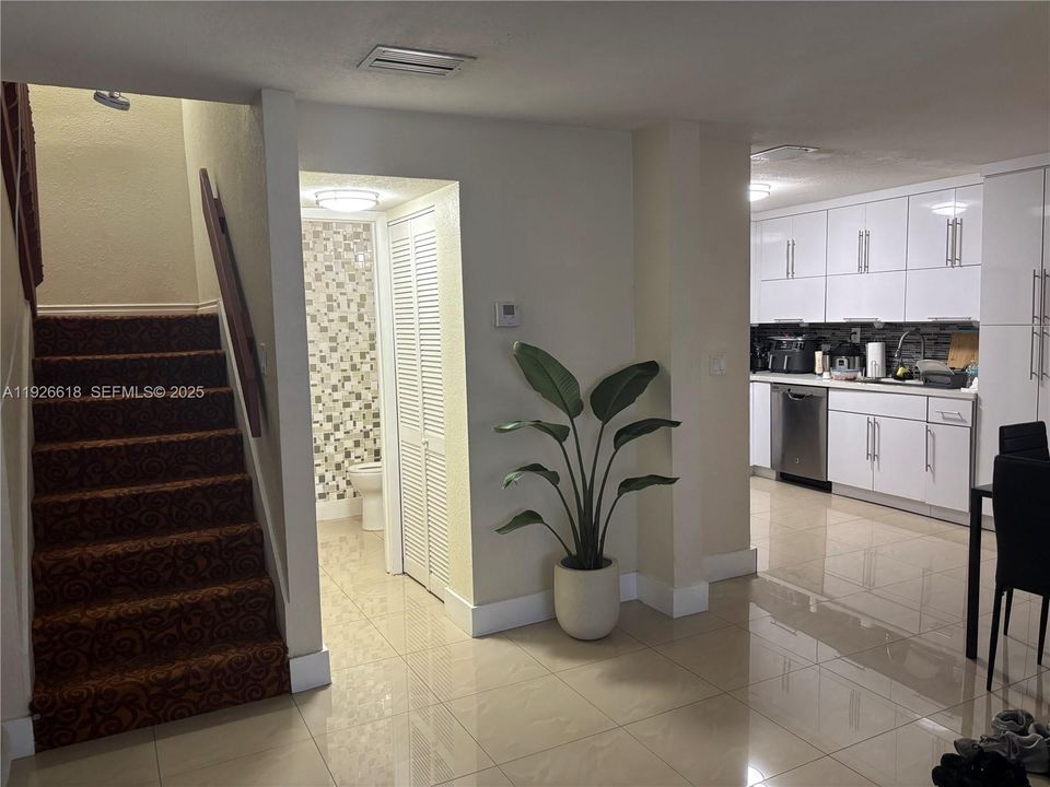 For Rent: $2,500 (2 beds, 2 baths, 1253 Square Feet)