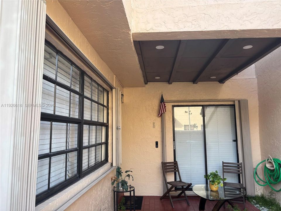 For Rent: $2,500 (2 beds, 2 baths, 1253 Square Feet)