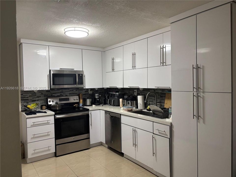 For Rent: $2,500 (2 beds, 2 baths, 1253 Square Feet)