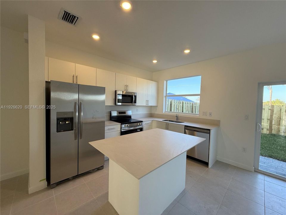 В аренду: $2,750 (3 спален, 3 ванн, 0 Квадратных фут)