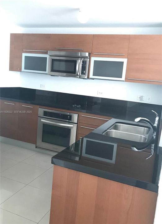 В аренду: $2,800 (1 спален, 1 ванн, 806 Квадратных фут)