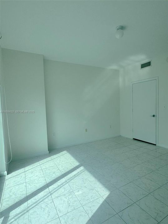 В аренду: $2,800 (1 спален, 1 ванн, 806 Квадратных фут)