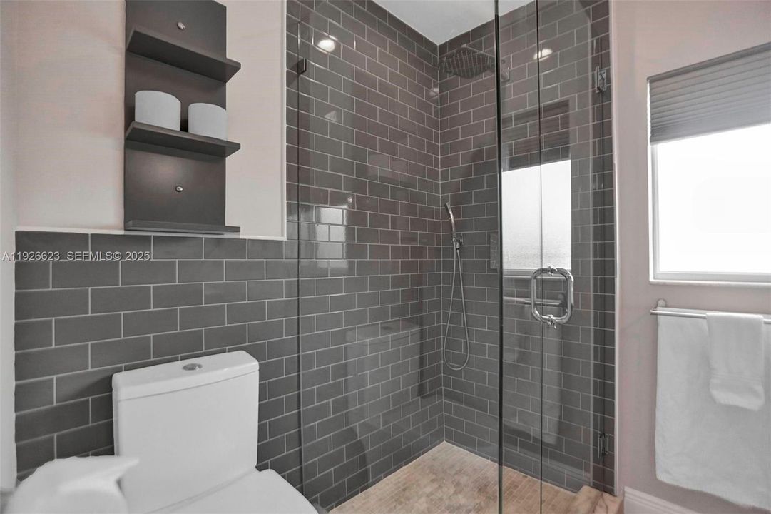 出租: $4,500 (3 贝兹, 2 浴室, 1430 平方英尺)