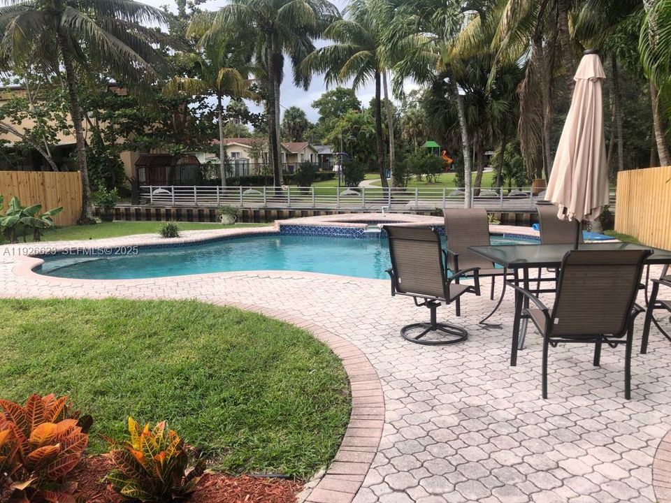 出租: $4,500 (3 贝兹, 2 浴室, 1430 平方英尺)