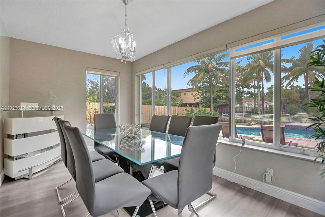 出租: $4,500 (3 贝兹, 2 浴室, 1430 平方英尺)