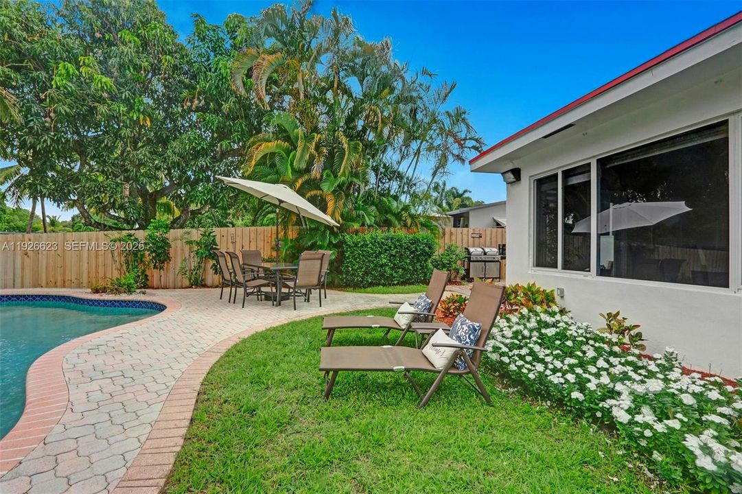 出租: $4,500 (3 贝兹, 2 浴室, 1430 平方英尺)