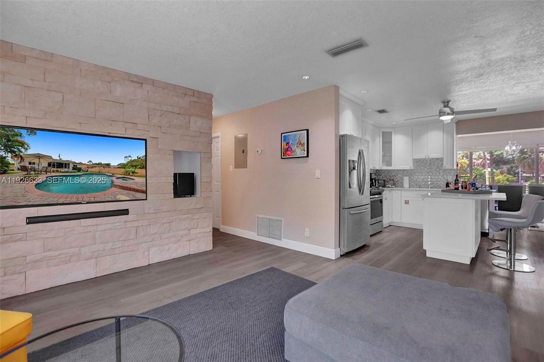 出租: $4,500 (3 贝兹, 2 浴室, 1430 平方英尺)