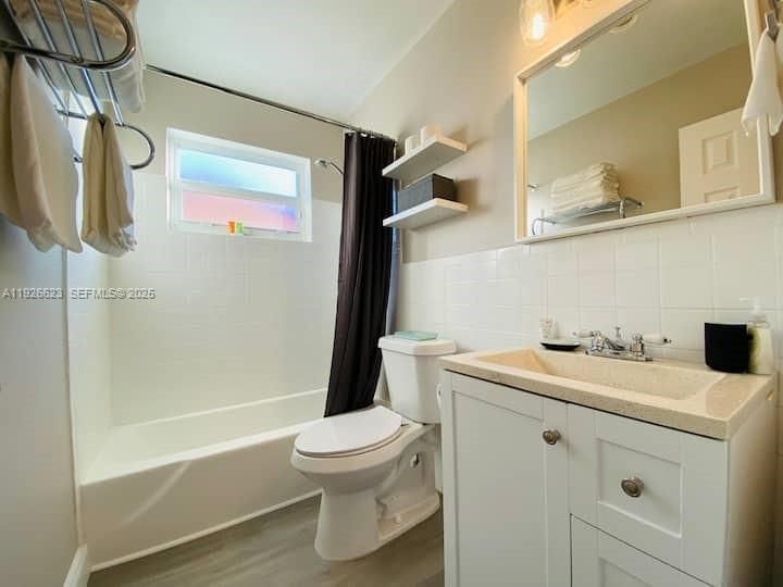 出租: $4,500 (3 贝兹, 2 浴室, 1430 平方英尺)