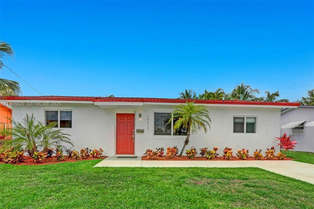 出租: $4,500 (3 贝兹, 2 浴室, 1430 平方英尺)