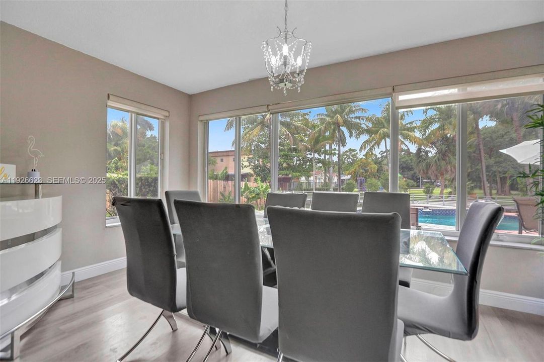 出租: $4,500 (3 贝兹, 2 浴室, 1430 平方英尺)