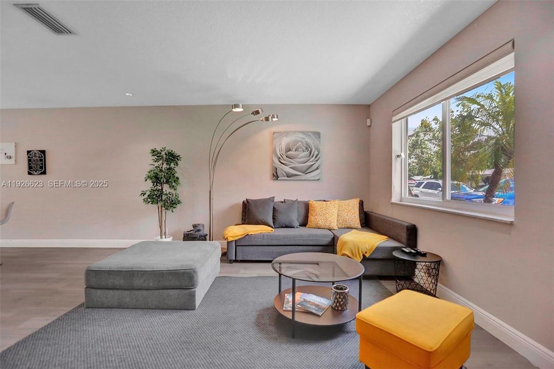 出租: $4,500 (3 贝兹, 2 浴室, 1430 平方英尺)