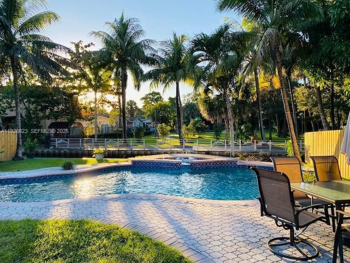 出租: $4,500 (3 贝兹, 2 浴室, 1430 平方英尺)