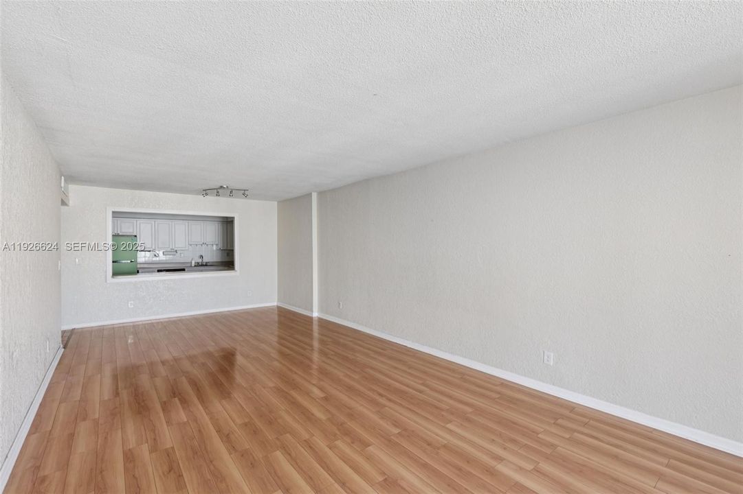 出租: $3,450 (2 贝兹, 2 浴室, 1537 平方英尺)