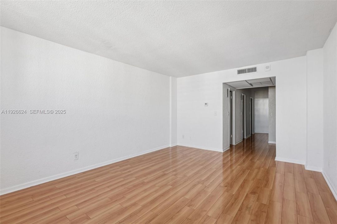 出租: $3,450 (2 贝兹, 2 浴室, 1537 平方英尺)