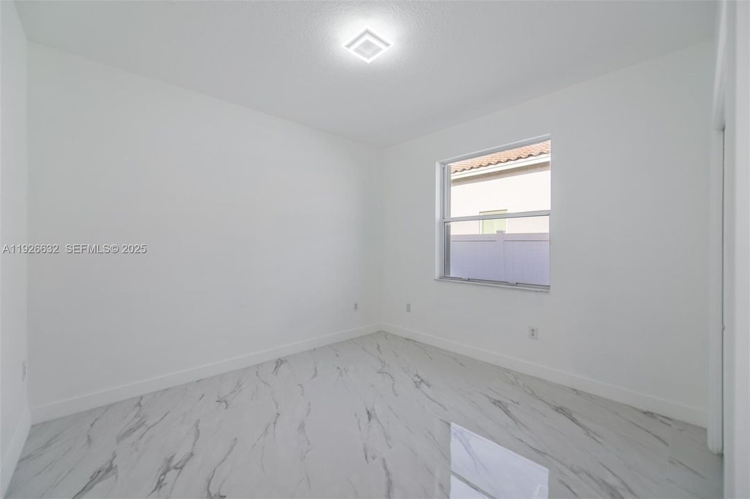 В аренду: $3,800 (3 спален, 2 ванн, 1739 Квадратных фут)