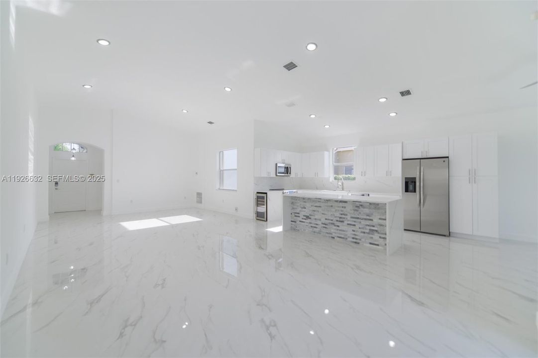 В аренду: $3,800 (3 спален, 2 ванн, 1739 Квадратных фут)