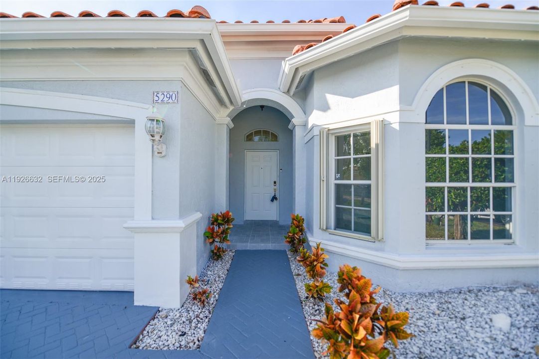 В аренду: $3,800 (3 спален, 2 ванн, 1739 Квадратных фут)