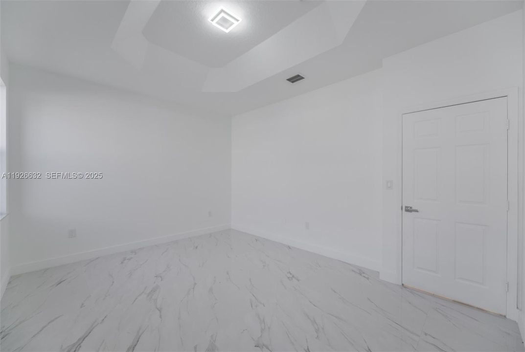 В аренду: $3,800 (3 спален, 2 ванн, 1739 Квадратных фут)