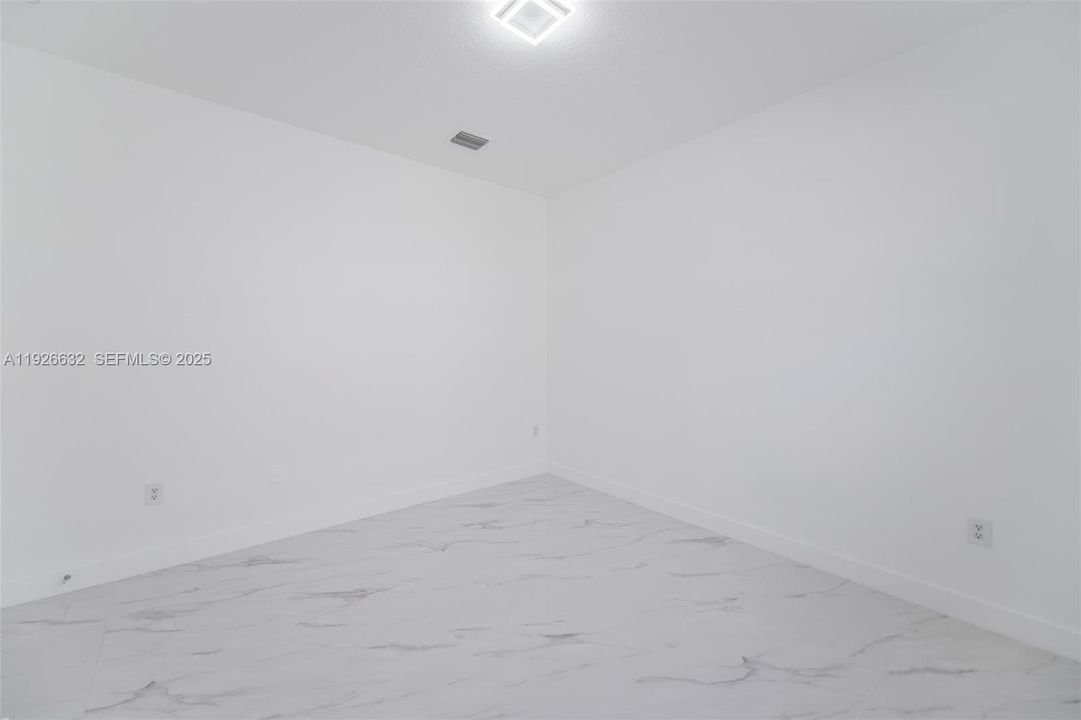 В аренду: $3,800 (3 спален, 2 ванн, 1739 Квадратных фут)