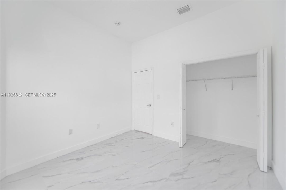 В аренду: $3,800 (3 спален, 2 ванн, 1739 Квадратных фут)