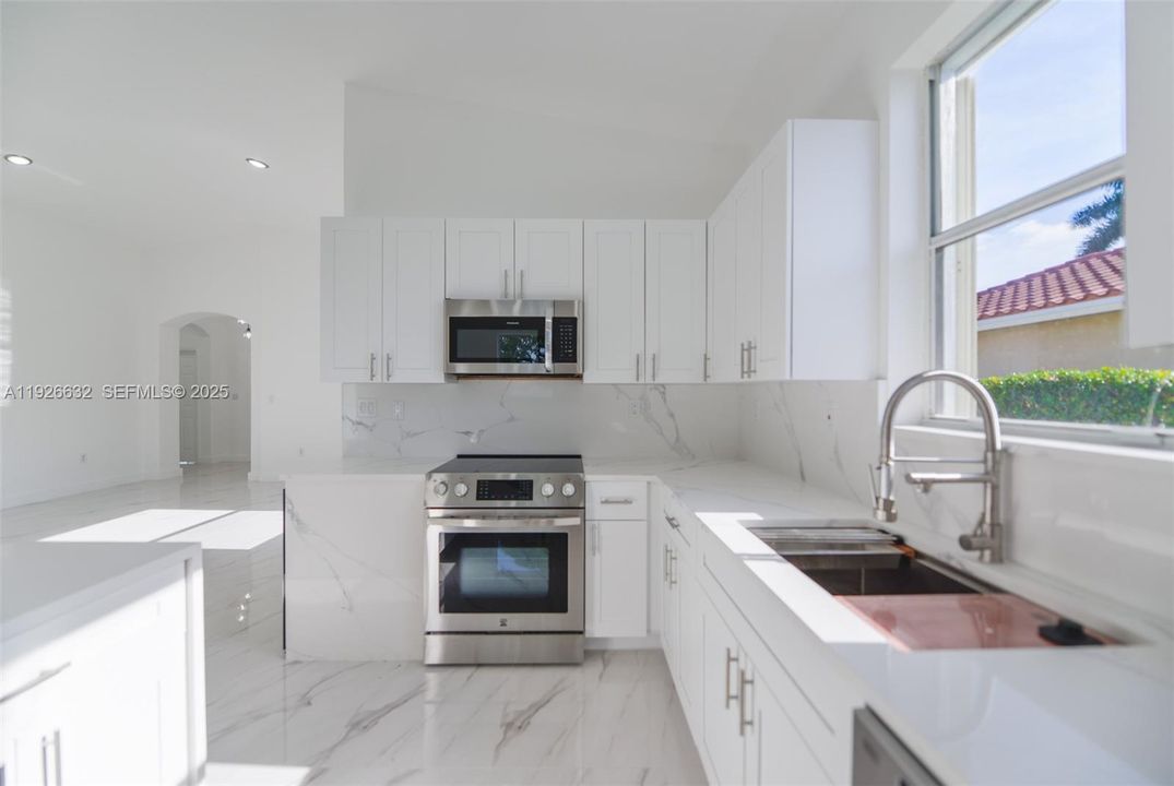 В аренду: $3,800 (3 спален, 2 ванн, 1739 Квадратных фут)