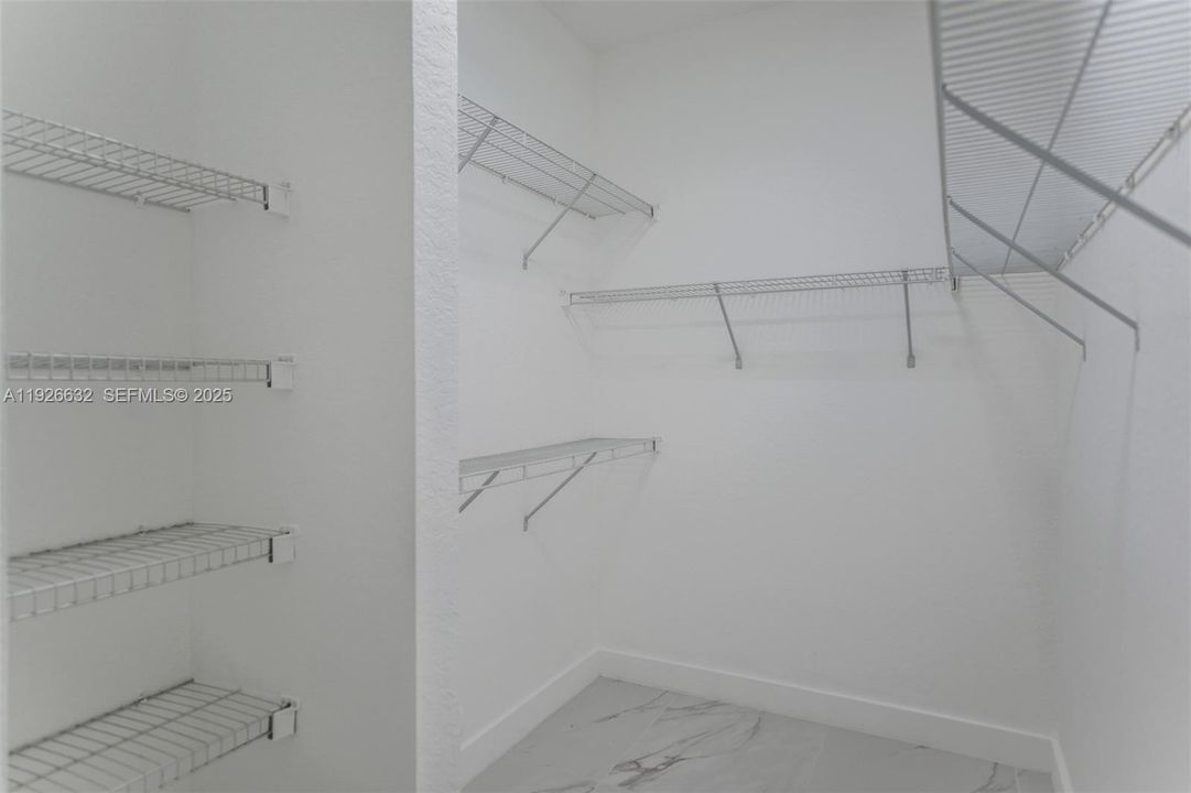 В аренду: $3,800 (3 спален, 2 ванн, 1739 Квадратных фут)