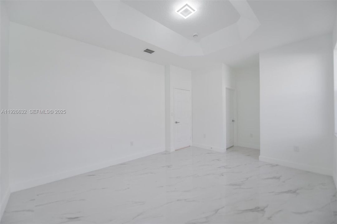 В аренду: $3,800 (3 спален, 2 ванн, 1739 Квадратных фут)