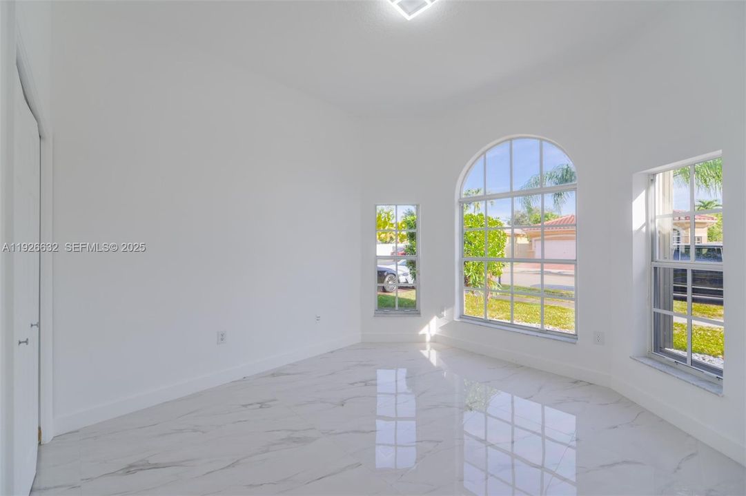 В аренду: $3,800 (3 спален, 2 ванн, 1739 Квадратных фут)