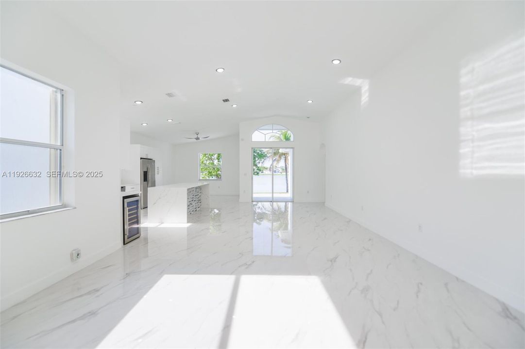 В аренду: $3,800 (3 спален, 2 ванн, 1739 Квадратных фут)