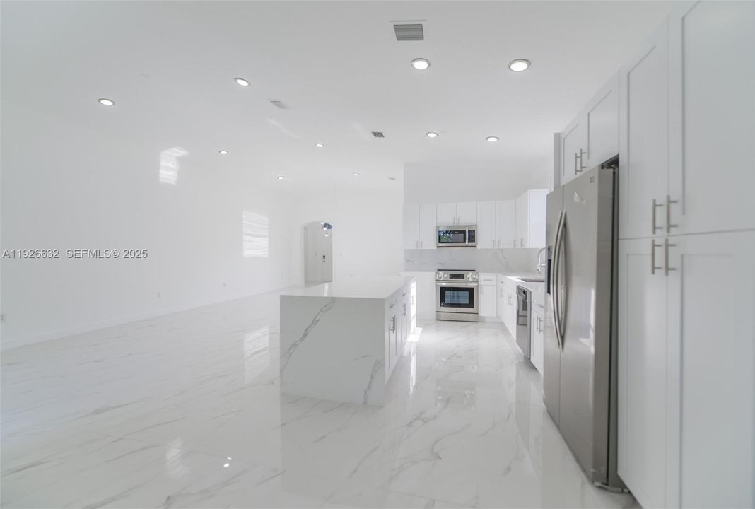 В аренду: $3,800 (3 спален, 2 ванн, 1739 Квадратных фут)