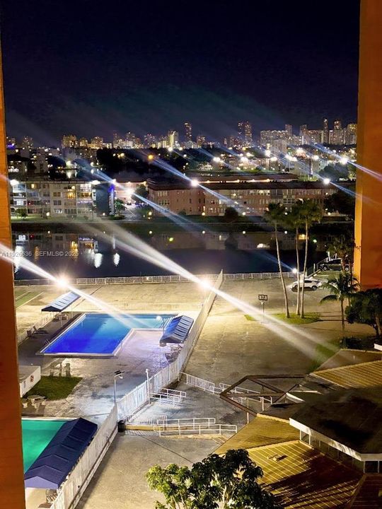 For Sale: $139,000 (1 beds, 2 baths, 861 Square Feet)