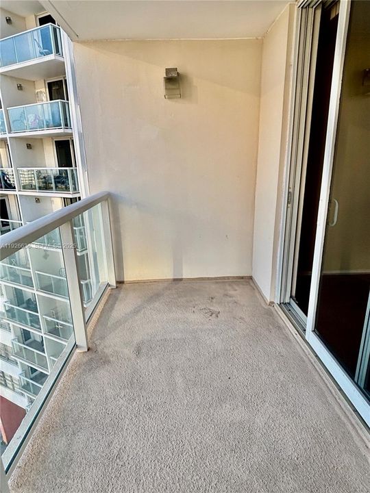 For Sale: $139,000 (1 beds, 2 baths, 861 Square Feet)