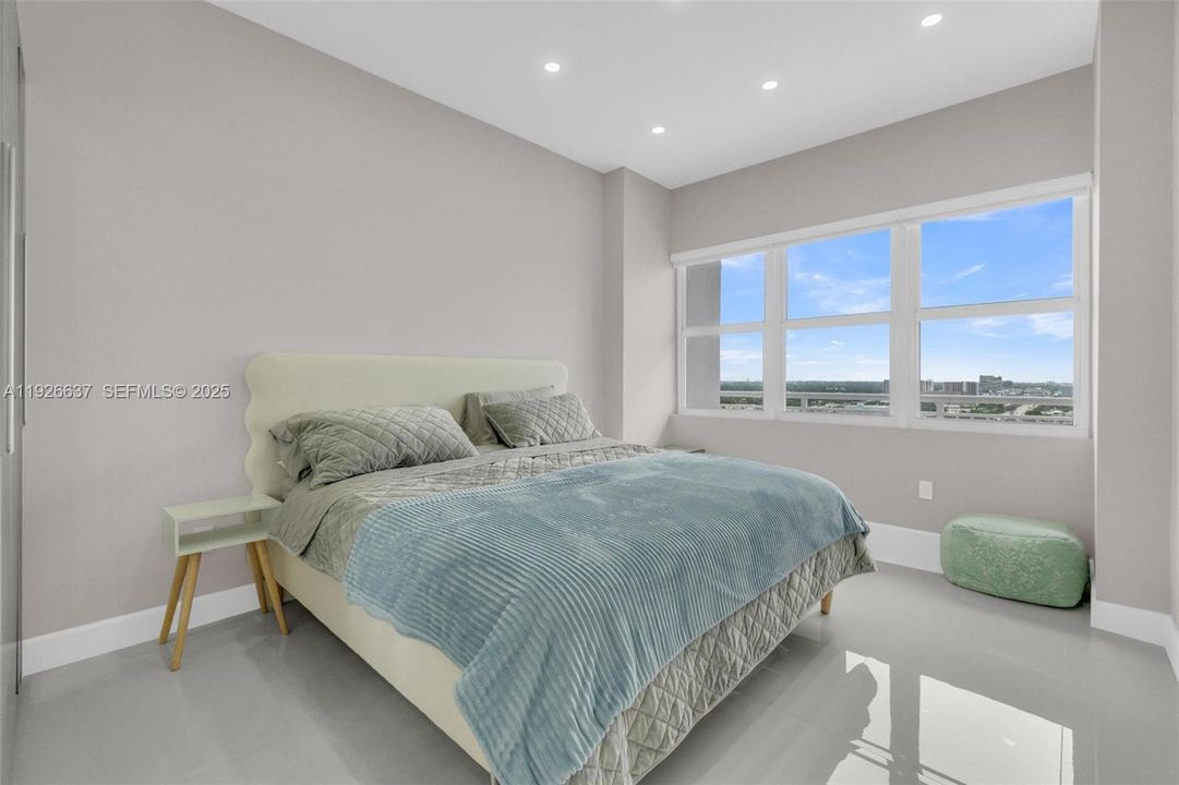 В аренду: $3,250 (2 спален, 2 ванн, 1605 Квадратных фут)