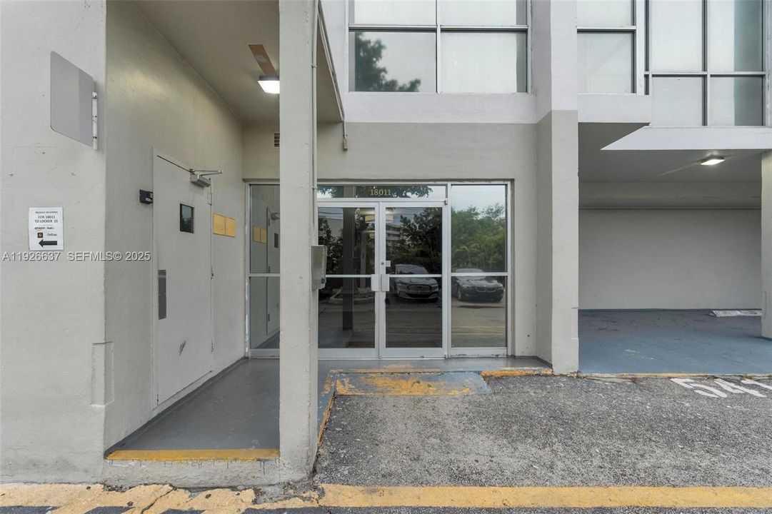 В аренду: $3,250 (2 спален, 2 ванн, 1605 Квадратных фут)