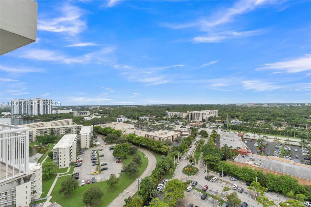 В аренду: $3,250 (2 спален, 2 ванн, 1605 Квадратных фут)