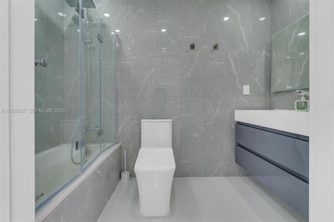 В аренду: $3,250 (2 спален, 2 ванн, 1605 Квадратных фут)