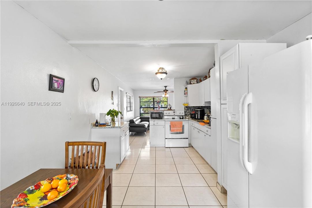 En Venta: $370,000 (2 camas, 1 baños, 972 Pies cuadrados)