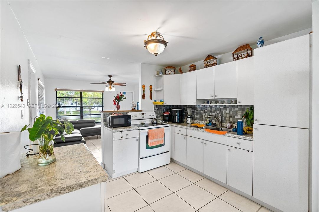 En Venta: $370,000 (2 camas, 1 baños, 972 Pies cuadrados)