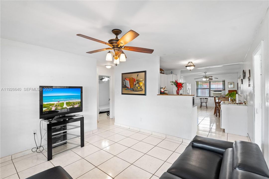 En Venta: $370,000 (2 camas, 1 baños, 972 Pies cuadrados)