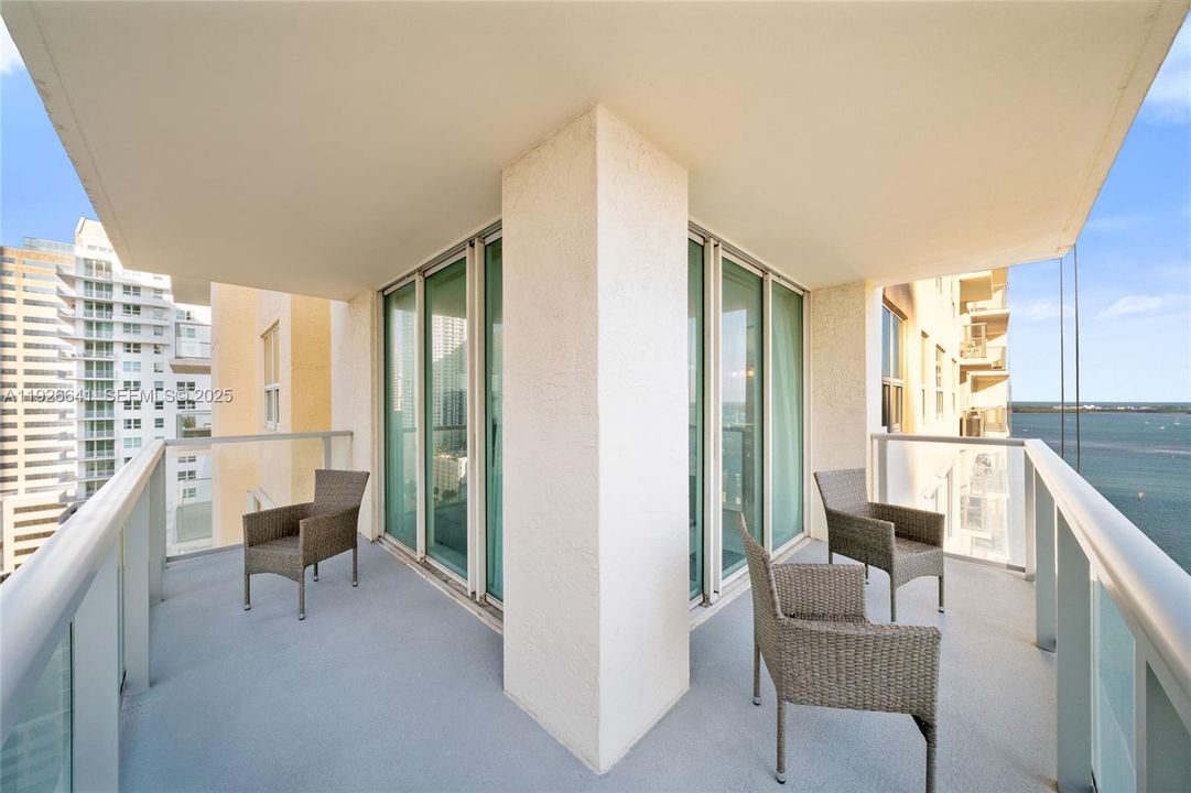 出租: $5,000 (2 贝兹, 2 浴室, 1200 平方英尺)